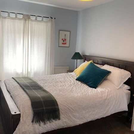 2X King Bedrooms, Private Living Room & Bathroom Thornhill  Eksteriør bilde